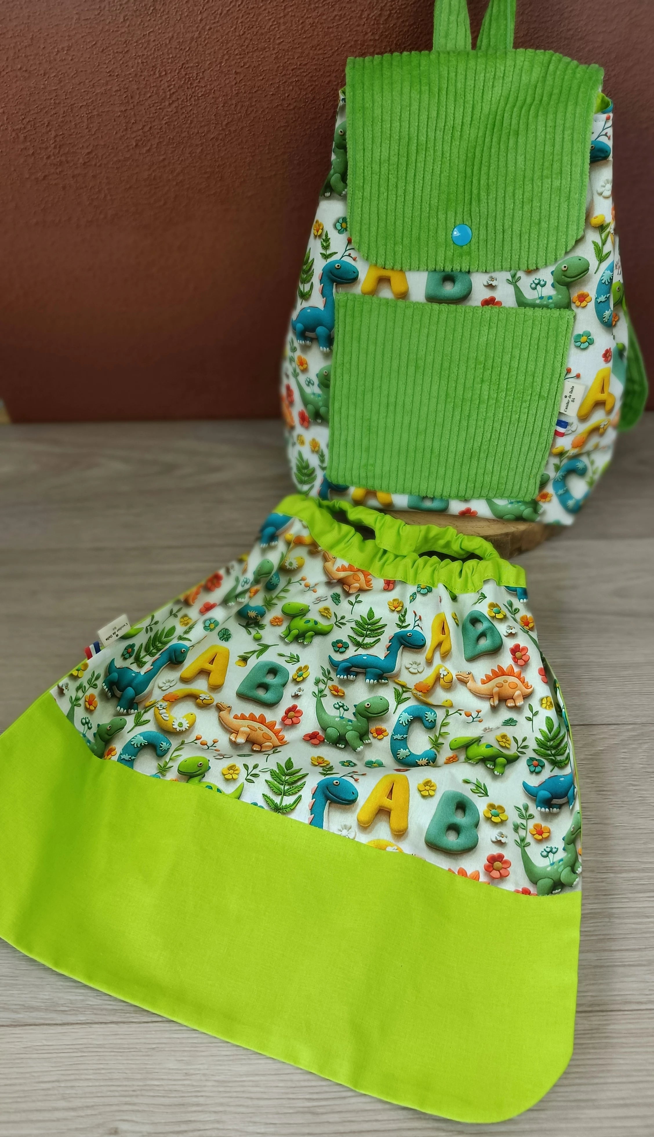 Sac à dos et serviette de cantine Dino baby
