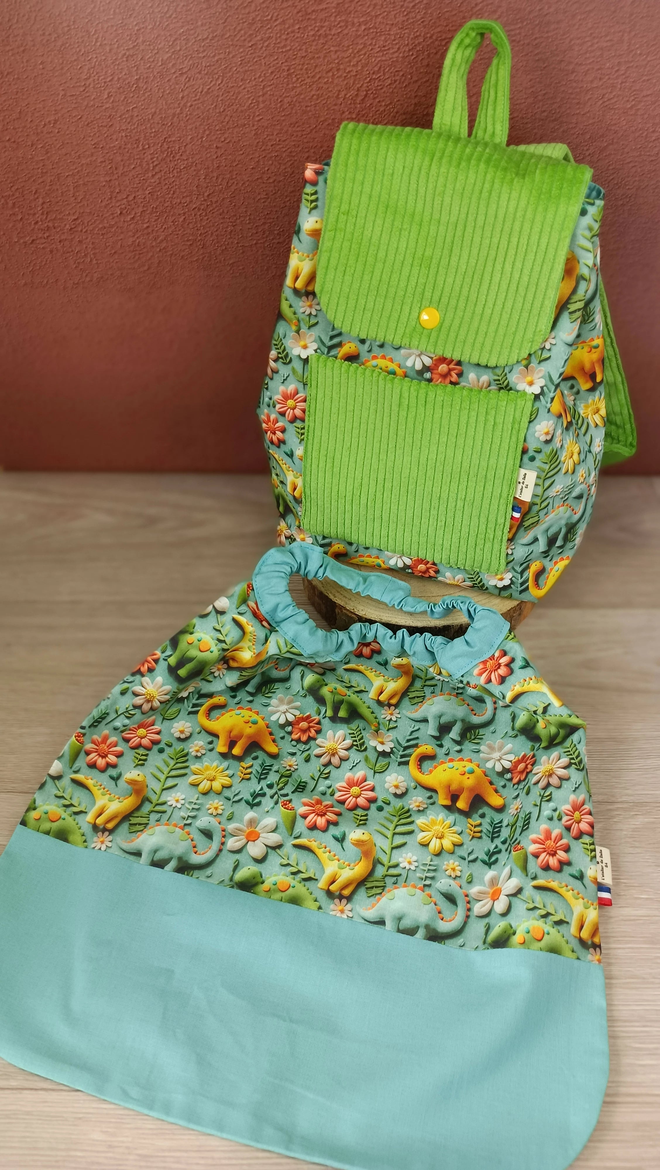 Sac à dos et serviette de cantine Dino vert