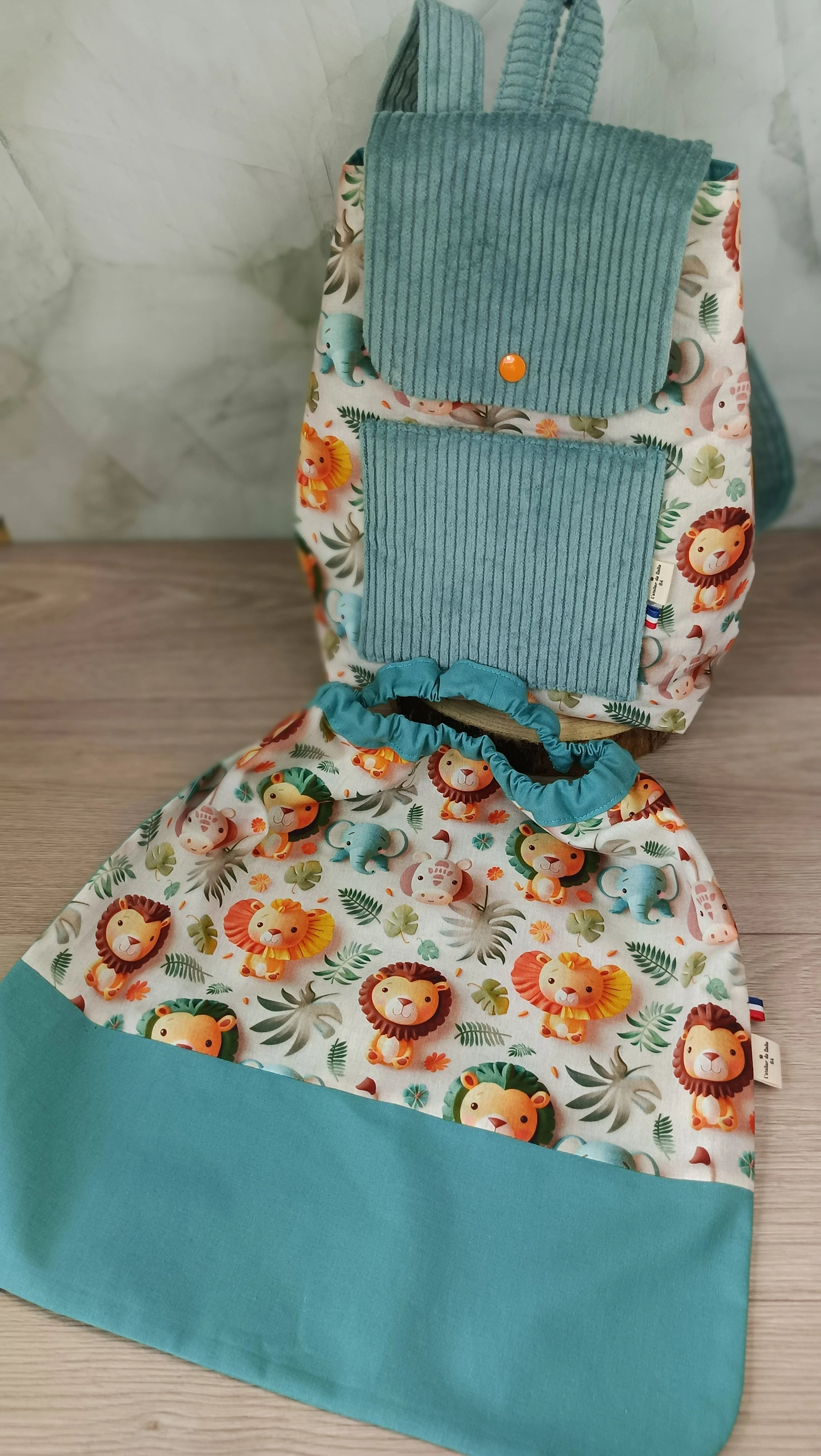 Sac à dos et serviette de cantine Safari
