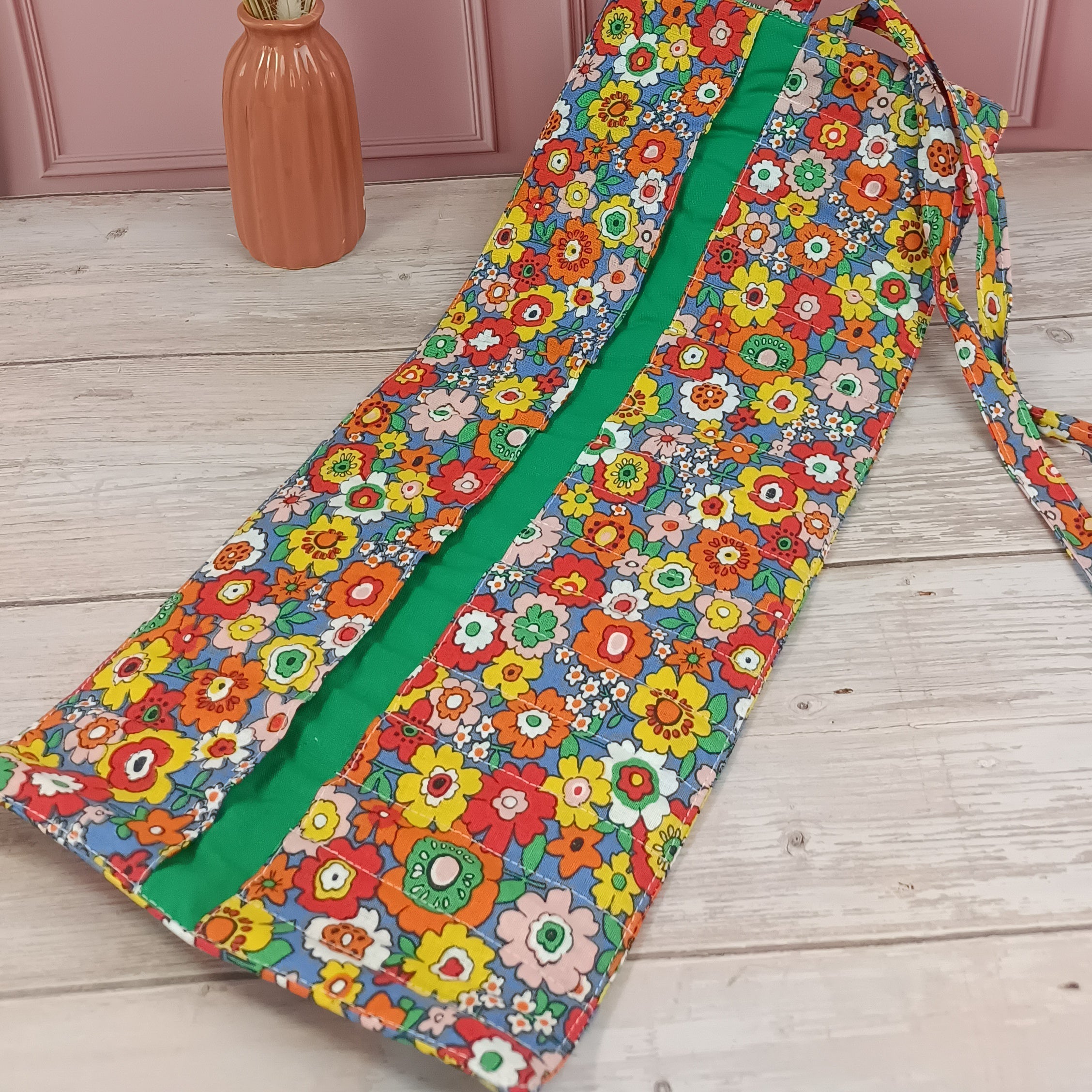 Trousse à crayons ou feutre à rouler - fleurs rétro fond bleu 