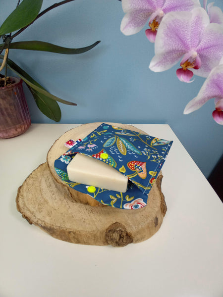 Pochette à savon - Ancolie bleu - coton enduit doublé - idée cadeau