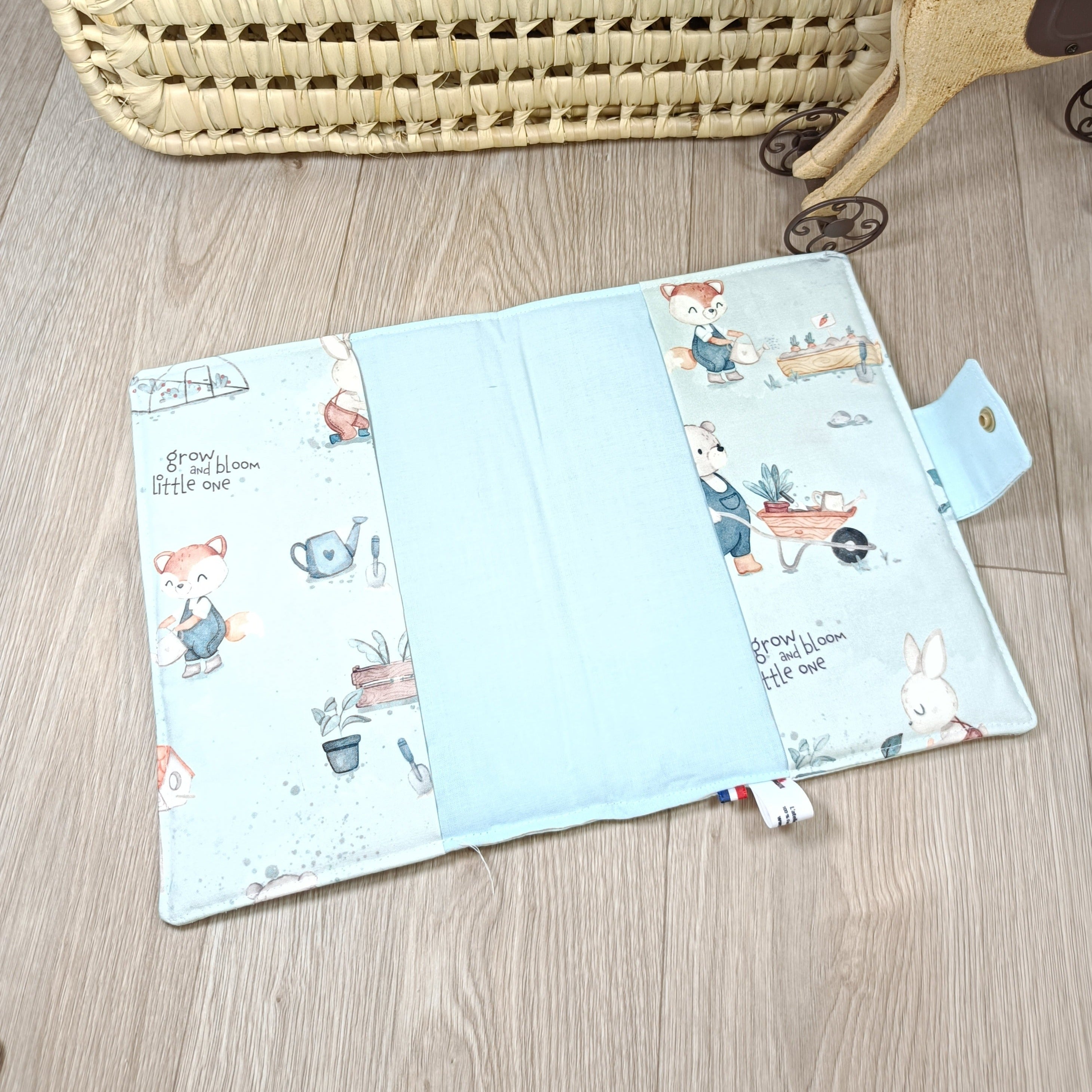 Protèges carnets de santé disponibles